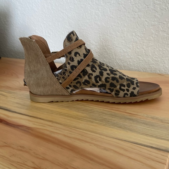 Women’s Very G Leopard/Tan Sandals - Picture 1 of 3